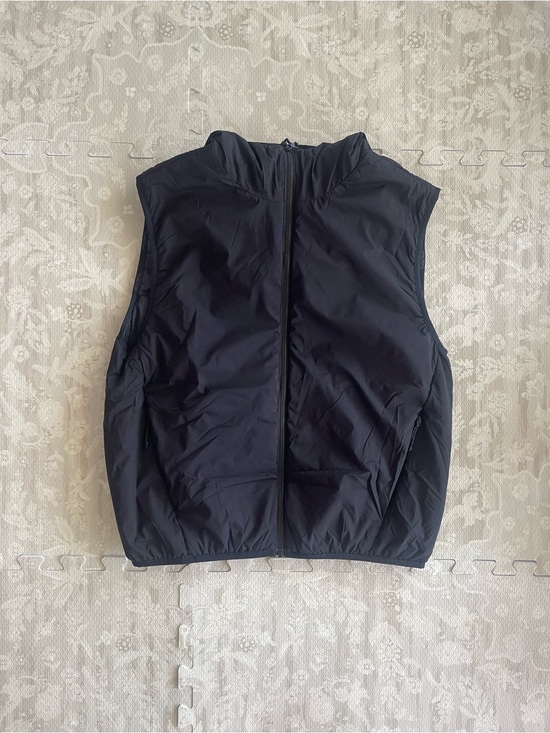 Aritzia Jackets & Blazers - Aritzia TNA The Pillow Puff Puffer Vest in Black